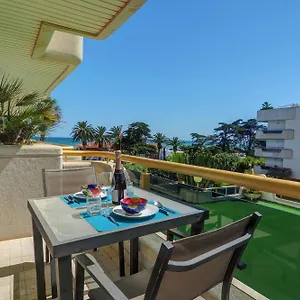 Apartment Mediterraneo Seaview By Hello Homes, Sitges
